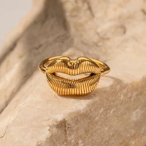 New 18k PVD plated, stainless steel adjustable lip design ring. Gold color.